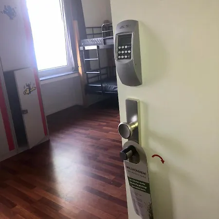 Backpackers - Self Check-in *