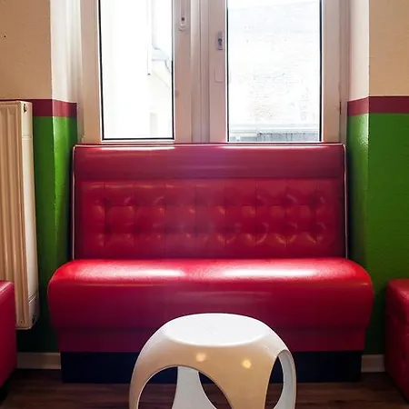 Hostel Backpackers - Self Check-in