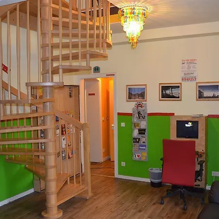 Backpackers - Self Check-in Hostel *