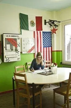 Hostel Backpackers - Self Check-in