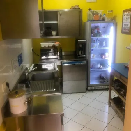Backpackers - Self Check-in Hostel *