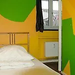 Backpackers - Self Check-in * Düsseldorf