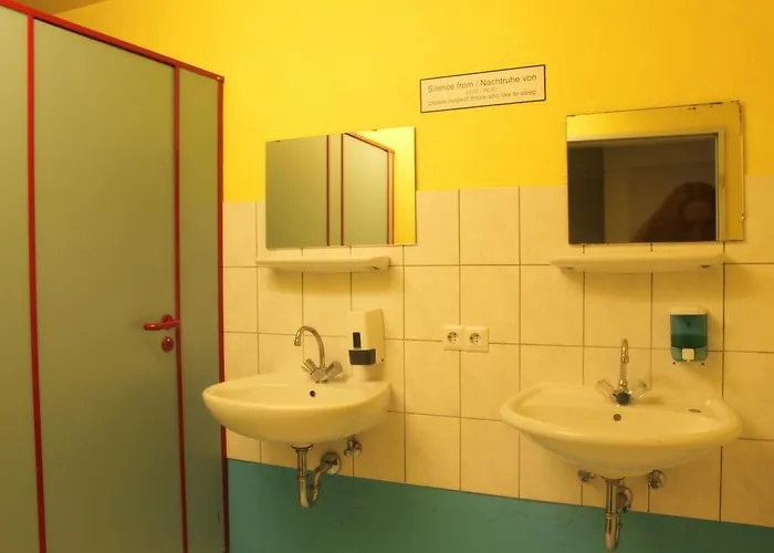 Backpackers - Self Check-in * Düsseldorf